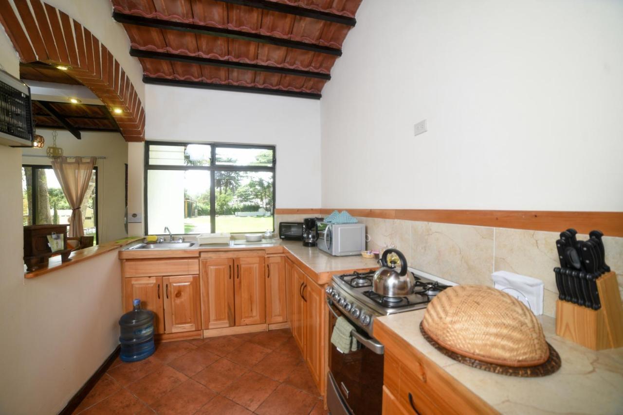 Villas Jucanya Super Higienizadas Panajachel Exteriér fotografie